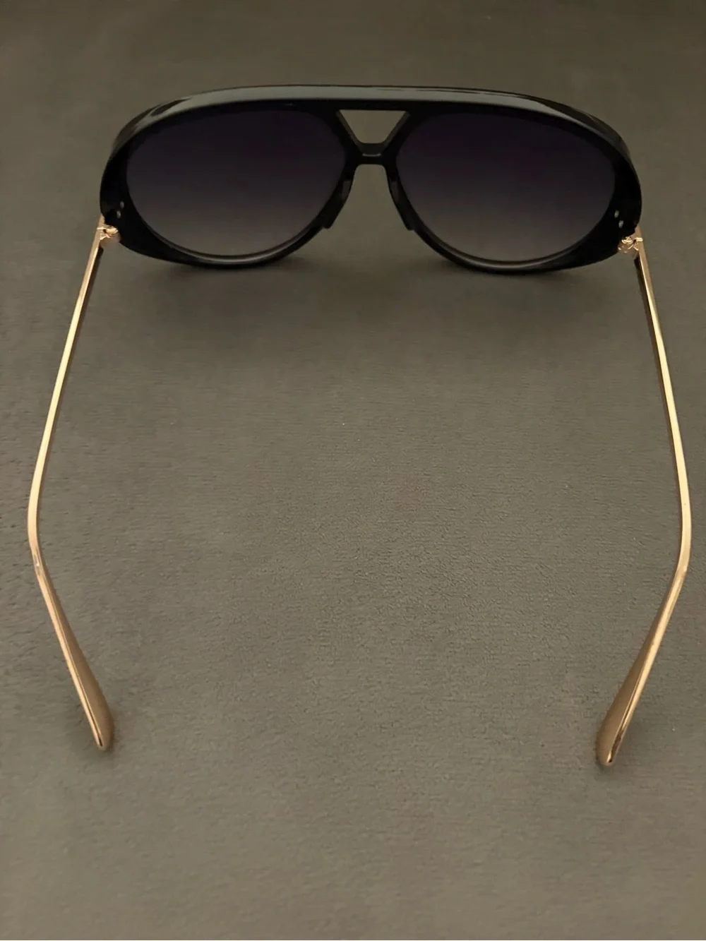 TJUTR Women’s Oversized Black and Gold Aviator Sunglasses - One Size